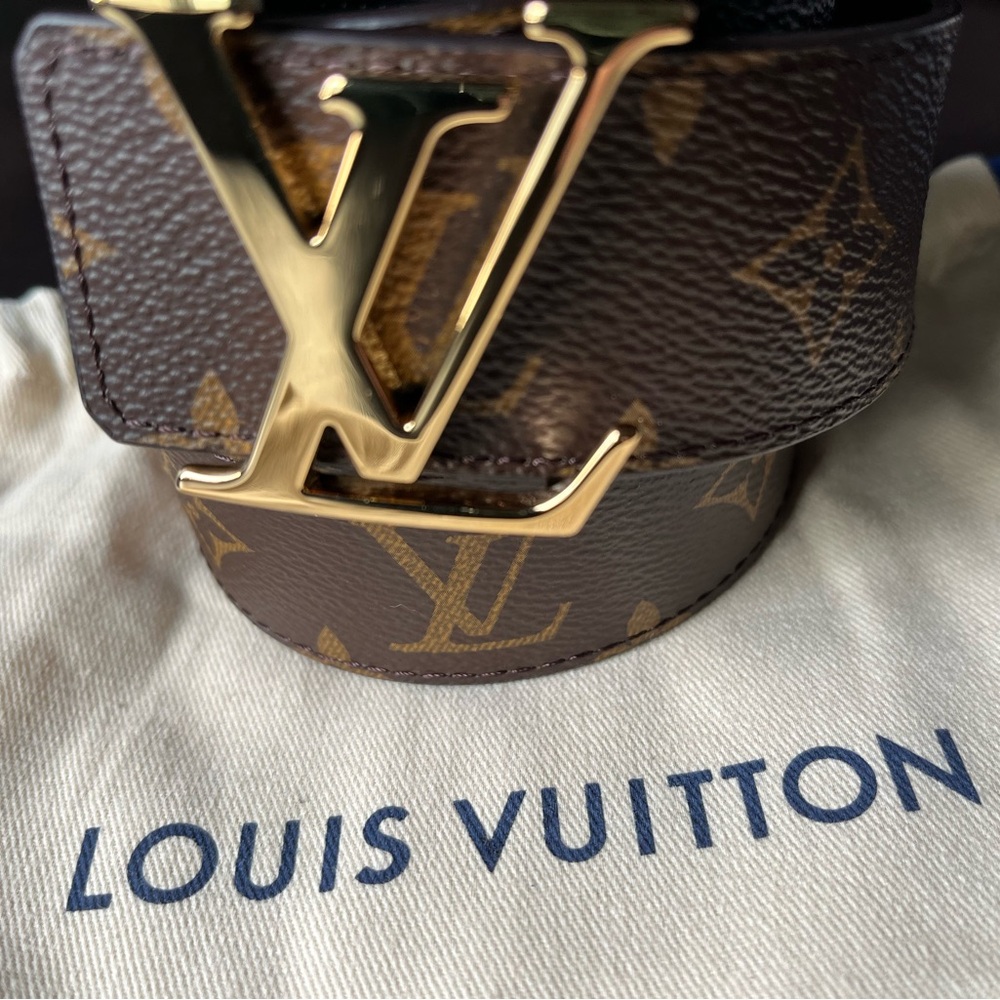 AUTHENTIC ****LV Initials 40mm belt with dust bag